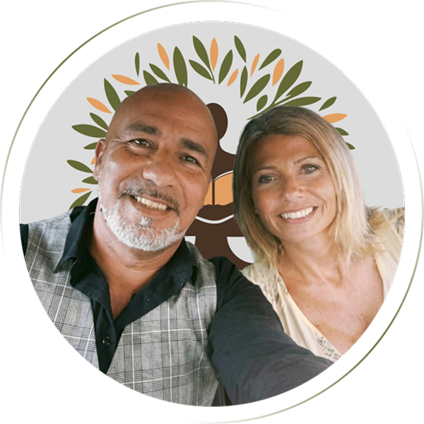 Sam et Mélanie - créateurs de
                        l'Olivier des Souvenirs